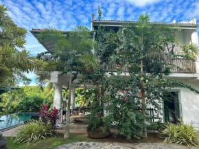 Peaceful villa in the jungle